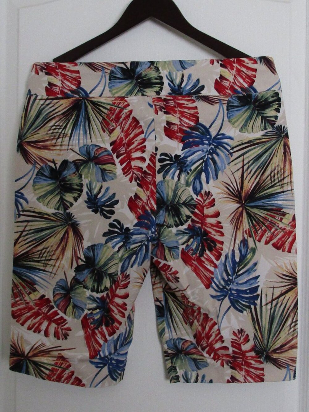 pull on golf shorts - Picture 3 of 5